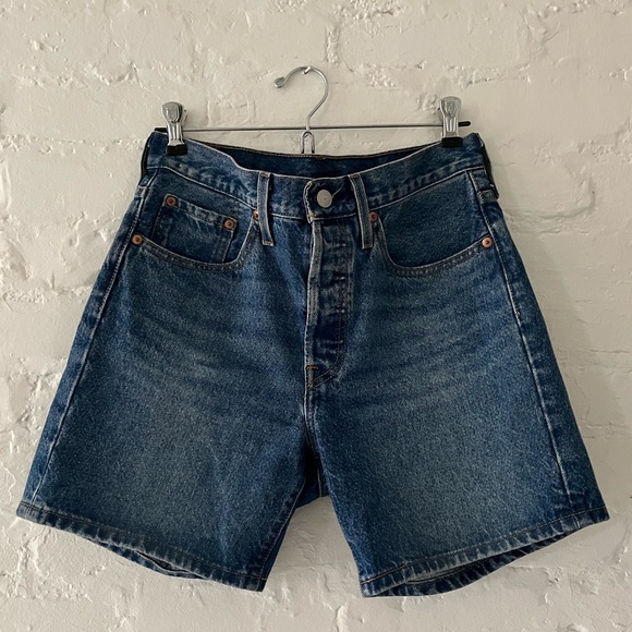 Levis l 501 mid-thigh jean shorts - Picture 2 of 5